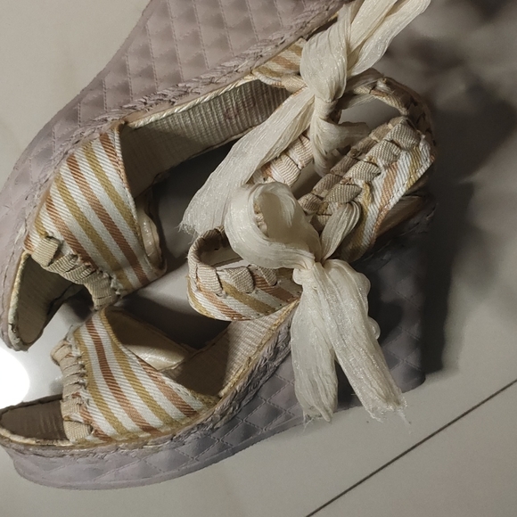 Clearance sale - Beautiful stylish comfortable wages - Picture 2 of 7